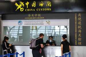 New tax refund policy boosts May Day holiday shopping in Shanghai