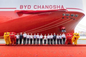 Роботизиран командир на пътна полиция дебютира в Шенжен в Южен Китай