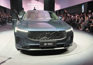 Китай остава централен в глобалната верига за доставки на Apple, казва Тим Кук