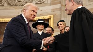 Kuaishou кани девет филмови режисьори да продуцират клипове, използвайки Kling модел · TechNode