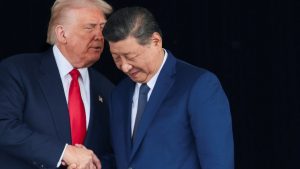 Чар, шепот и потупване по гърба: Си и Тръмп разбиват леда на върха с много топлина