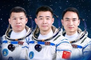 Екипажът на Shenzhou XX е на път обратно към Земята
