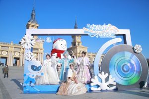 64 скулптори правят 19-метров снежен човек в Харбин