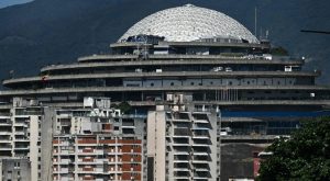 Венецуела предлага да освободи стотици затворници, да превърне затвора за изтезания в спортен център
