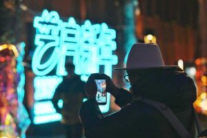 Визуални дисплеи осветяват новогодишното тържество на арт квартала