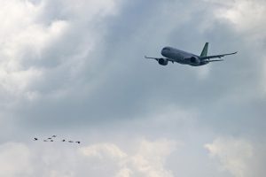 Китайската COMAC подписва сделка за противопожарни самолети на авиошоуто в Сингапур