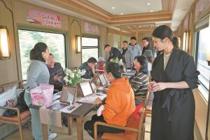 Наскоро обновеният влак предлага на пътниците лукс на хотел със звезда