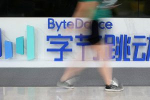 ByteDance, Tencent засилват битката за AI таланти на фона на докладваното напускане на изследователя на DeepSeek