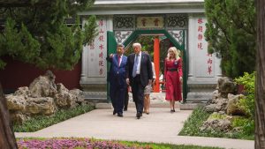 Путин следва Тръмп в Китай, Си приема президента на САЩ, печалбите на Baidu